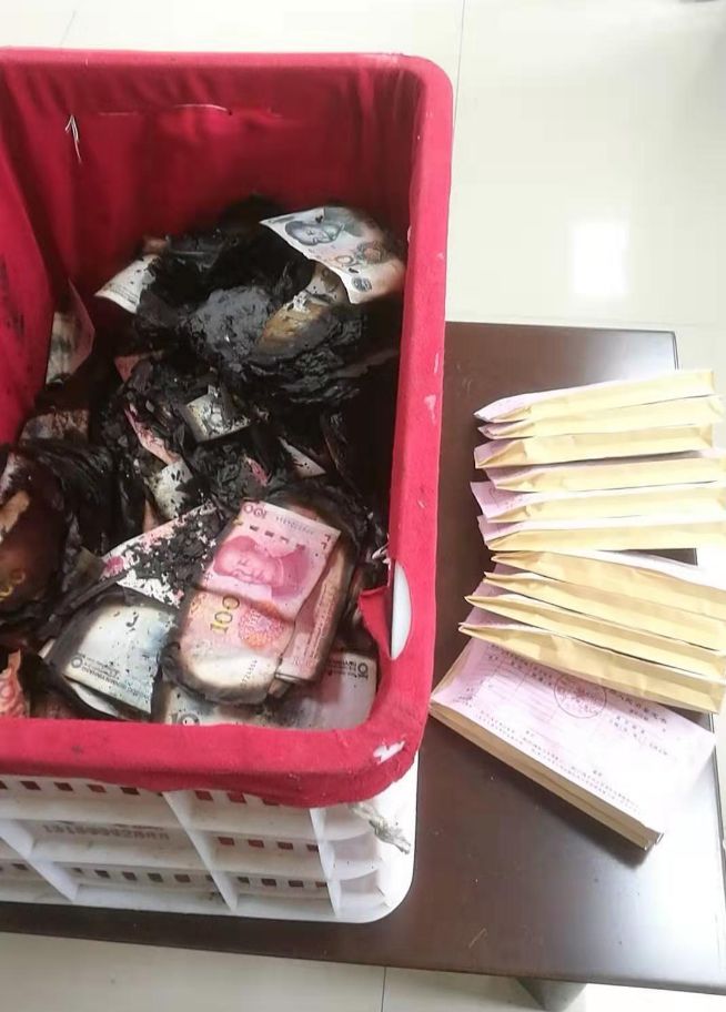 心疼客商来渭南进货60多万元现金被烧结果银行的举动太暖心了