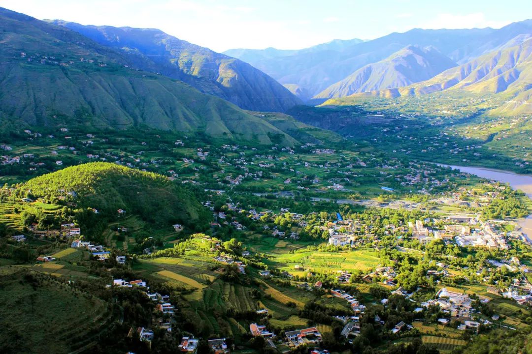 打卡金川多彩世外梨园