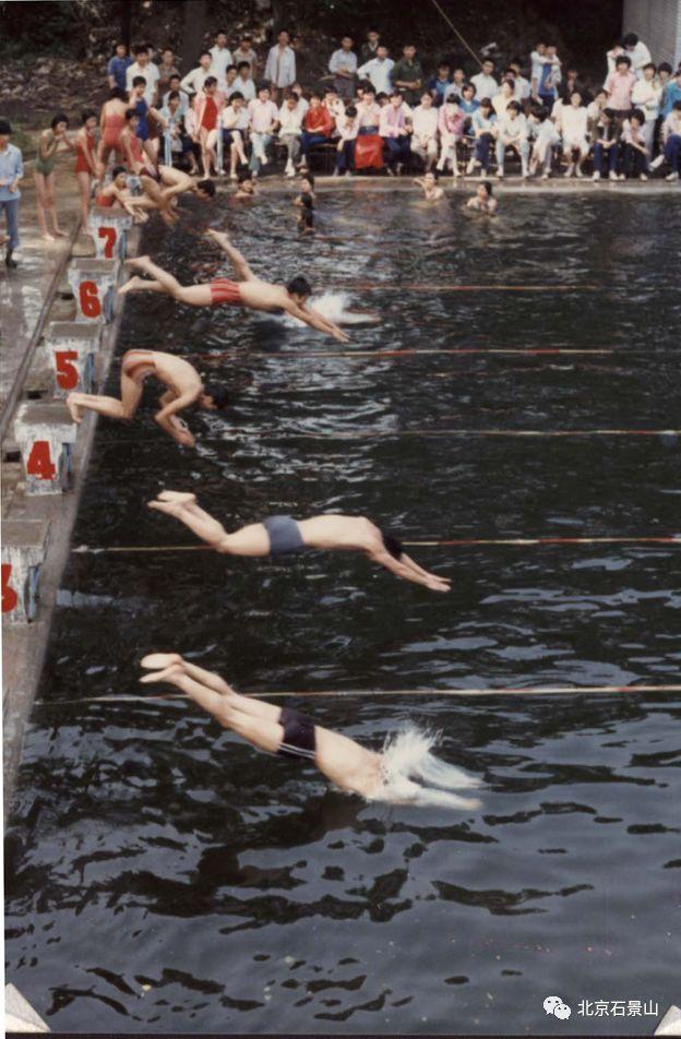 中国80年代女学生游泳图片