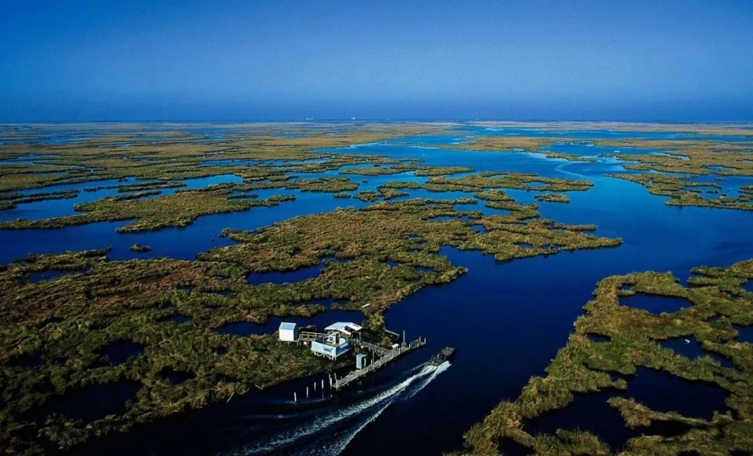 密西西比河美国没有全国性统一的水法,采取多部单行法共同实施的混合