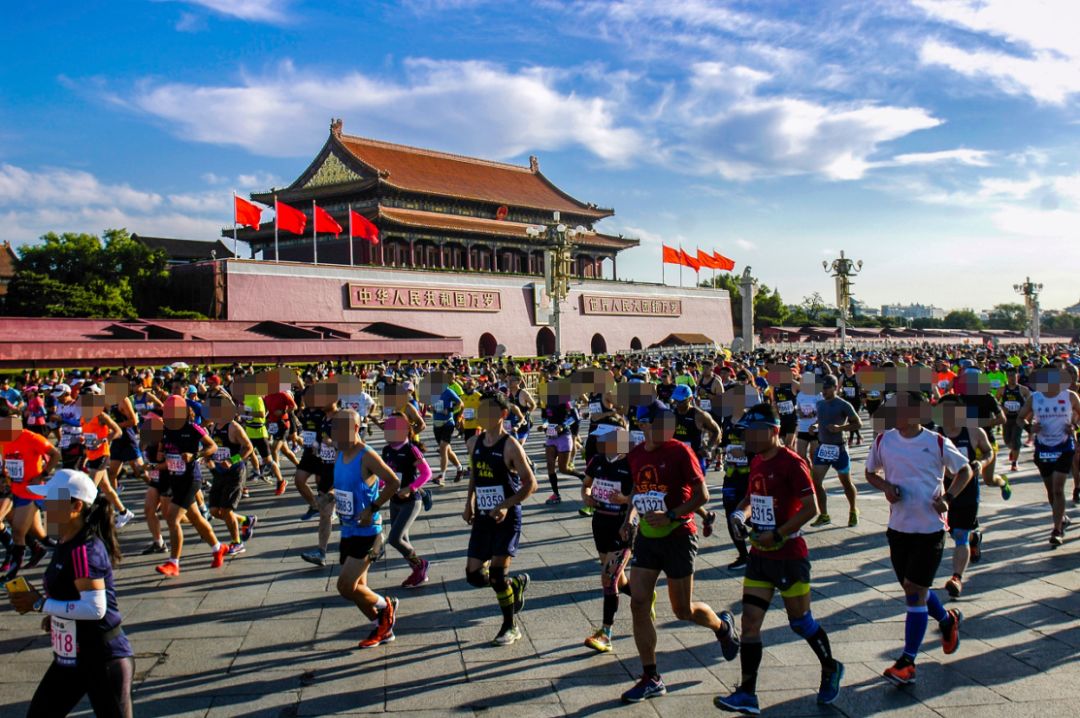 在微信聊天对话框回复【马拉松】即可获取2019华夏幸福北京马拉松报名