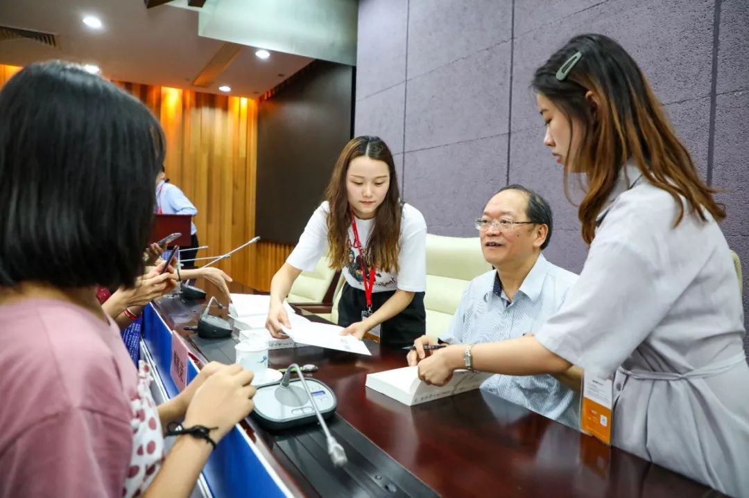 每个人都是哲学家傅佩荣携代表作哲学与人生亮相南国书香节