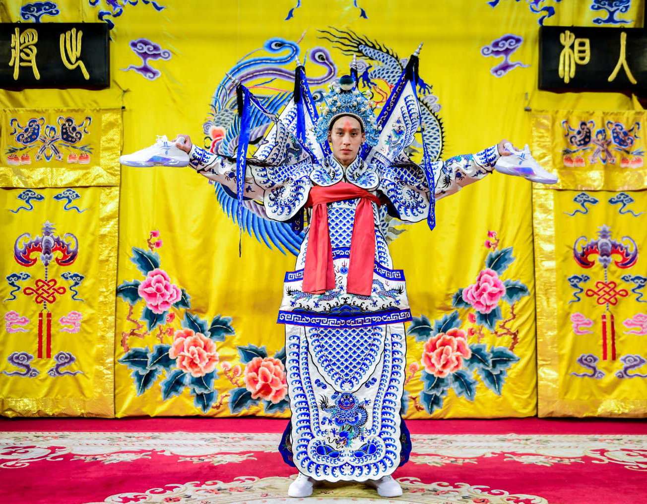 没错,他的扮相正是赵云赵子龙.