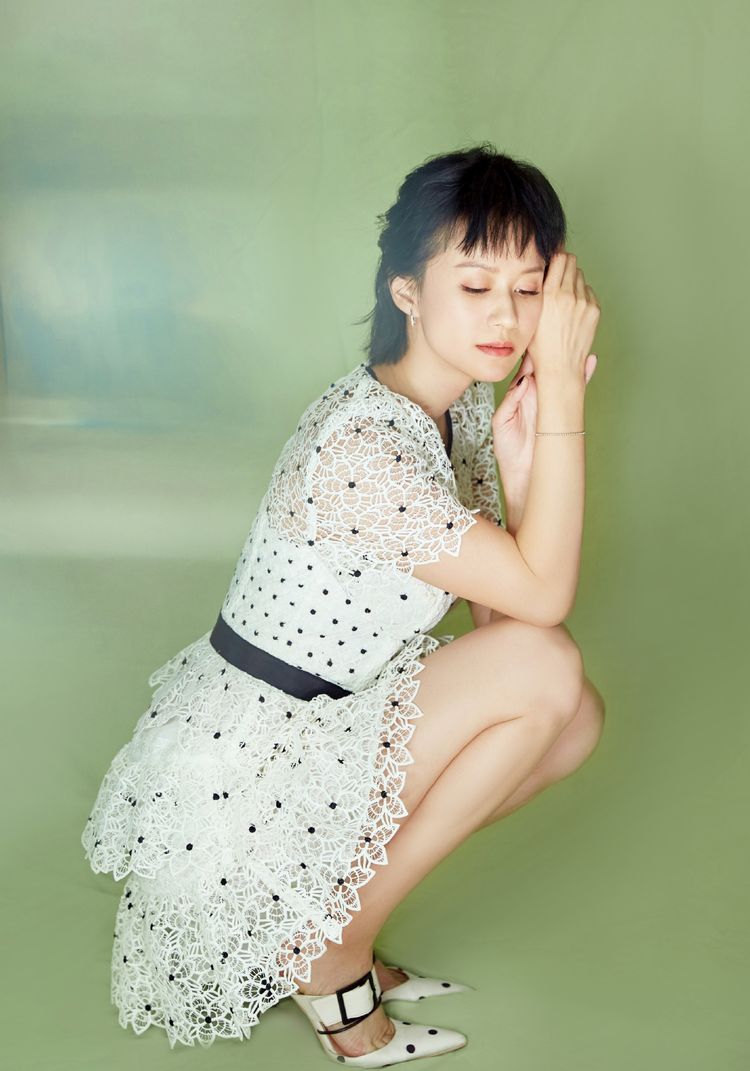 41岁倪虹洁终于火了!一袭连衣裙美回"祝无双",少女发型真减龄