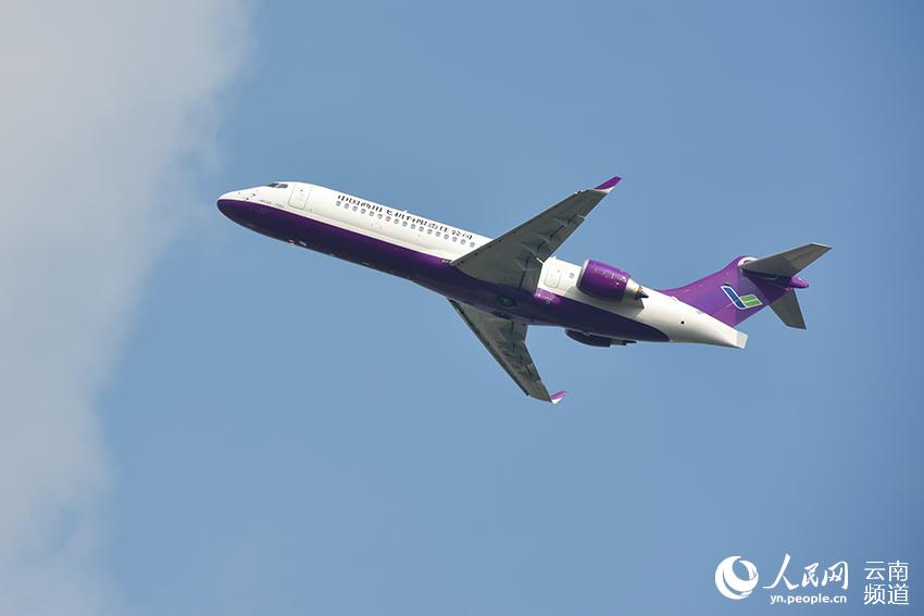 云南国产arj21飞机进行首次高原演示飞行