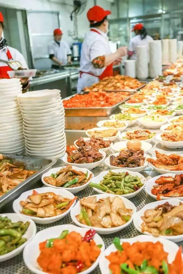 泉州师范学院食堂▼华侨大学学生街▼泉州的每所学校都是一座美食天堂