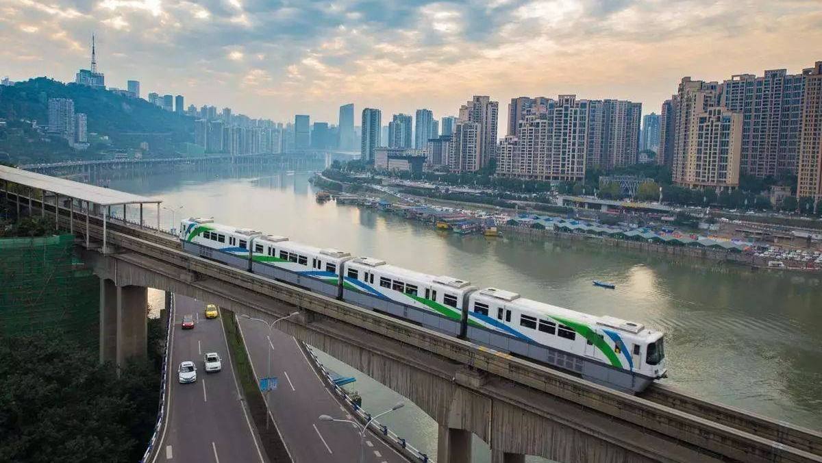 其实泉州既然市区常住人口的数量如此少的话,其实对于地铁,轻轨的需求