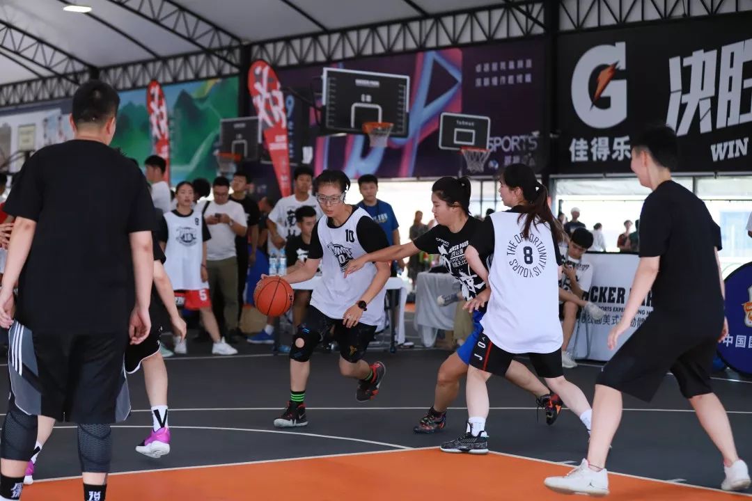 2019滔搏运动南京热全民健身篮球联赛洛克公园火热开战