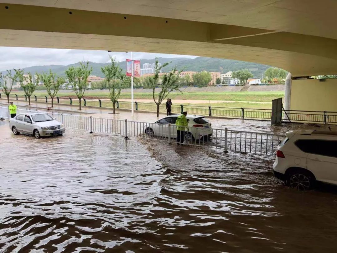 甘肃天水暴雨图片