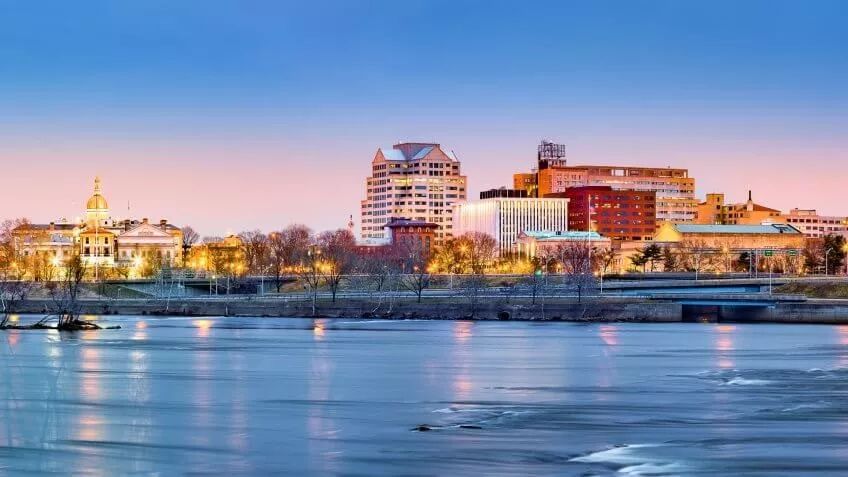 新泽西州特伦顿哈特福德城内有康州大学商学院,三一学院等,周边则有