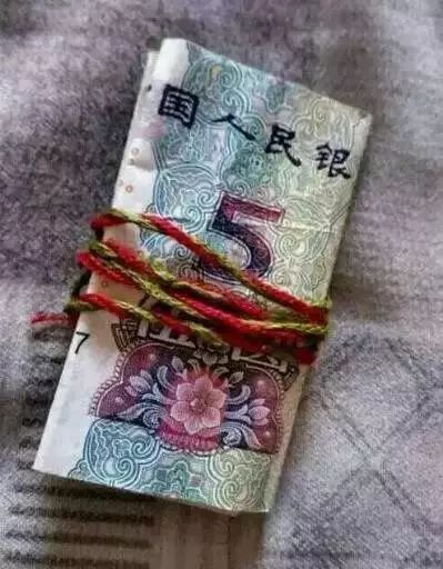 一,医院附近捡钱路边被折成三角形的钱跟用线包着的钱千万不要捡,在