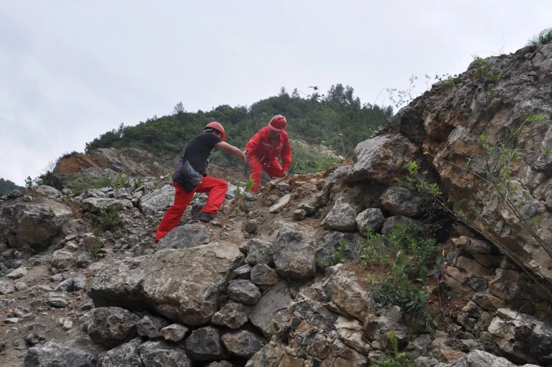 勘探研究院野外地质调查又有新发现