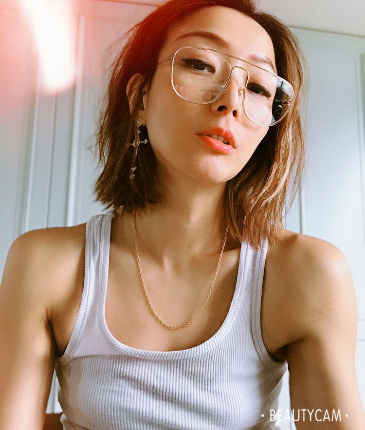 47岁郑秀文冻龄靠眼镜细数郑秀文历年潮爆眼镜look