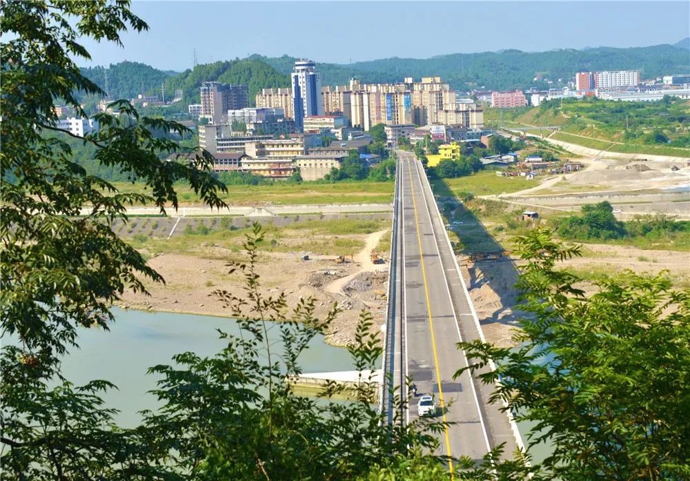 南部县嘉陵江一桥于1992年11月建成通车,使用27年了.