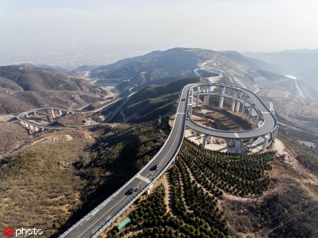 太原的三层回旋高架,激起了中外网友开赛车的冲动