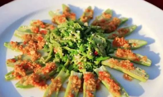 高县这种蜇人就起大包的虫子竟有人炒来吃卖500元斤