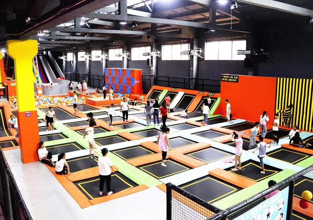 活动预告一福利到25元畅玩全天本周五去菲尔蹦床运动工厂跳跃翻腾