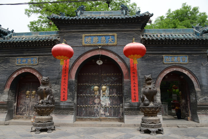 崇善寺太原市的文廟原建在汾河邊,後來汾河氾濫時被毀.