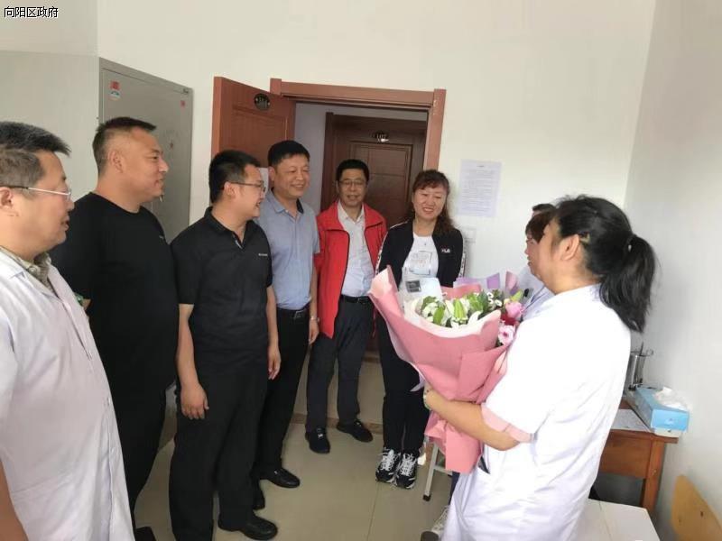 医师节走访慰问医务工作者