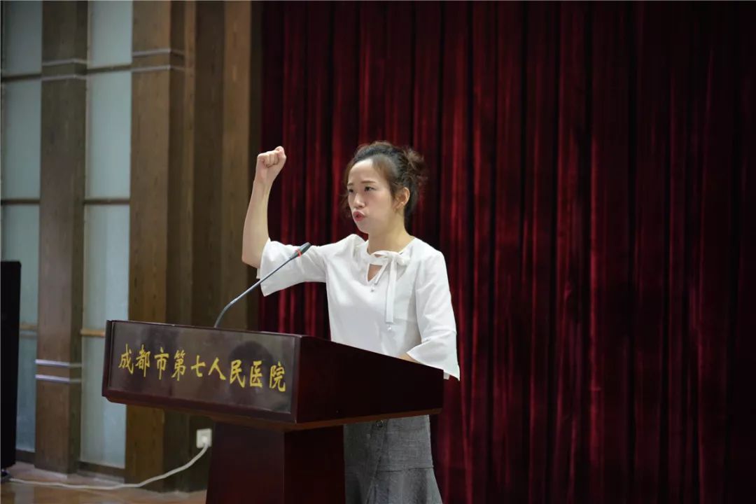 致敬医师节副市长敬静代表市委市政府慰问卫健系统一线工作者