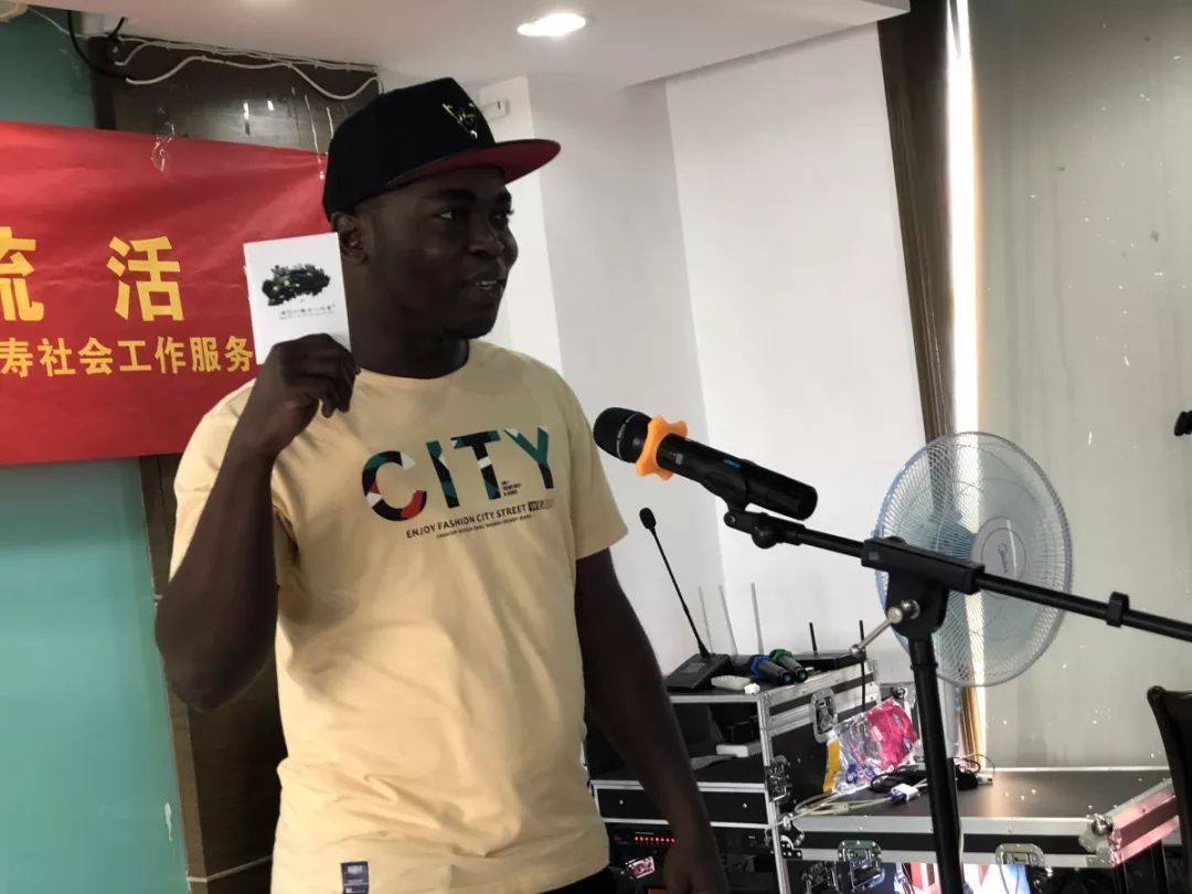 听洋外教讲廉洁小故事