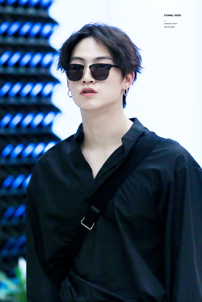 又恃脸行凶的气质型男林在范 每天为你心动19940106日次