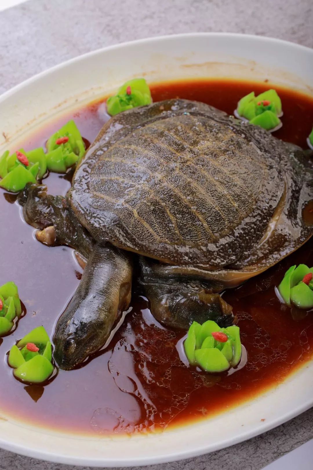 宫廷酒香蒸甲鱼雷志军,上海市虹桥绿地世界中心酒店群 中餐行政总厨灯