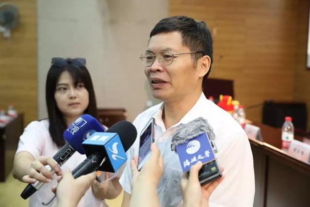 会上,湖里区刘云标副区长介绍了湖里区工作筹备情况.