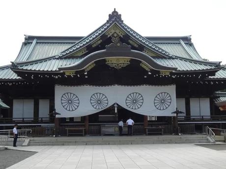日本靖国神社疑遭泼墨何人所为表示舒服
