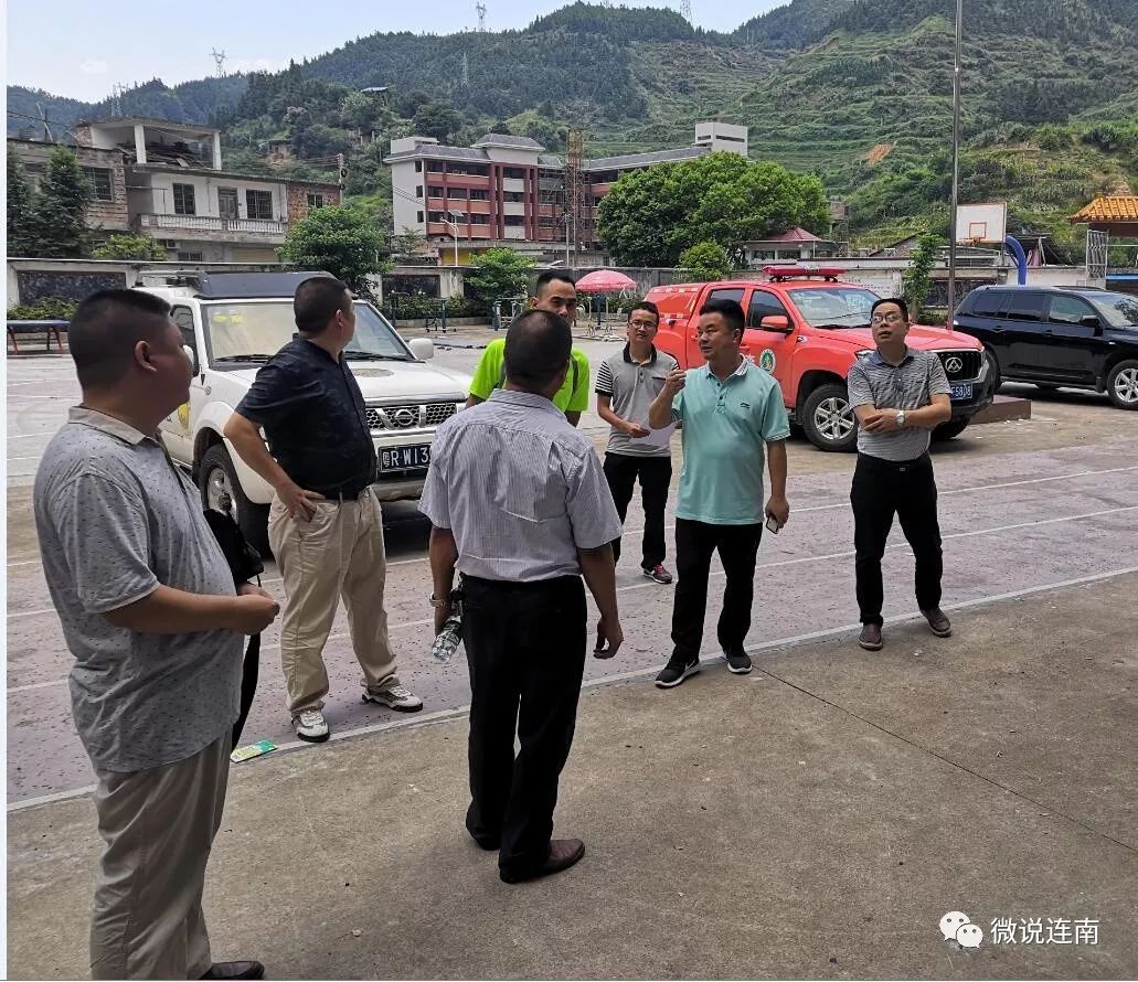 近日,县长唐金文到大坪镇地质灾害安置点和三江镇塘冲水库开展安全