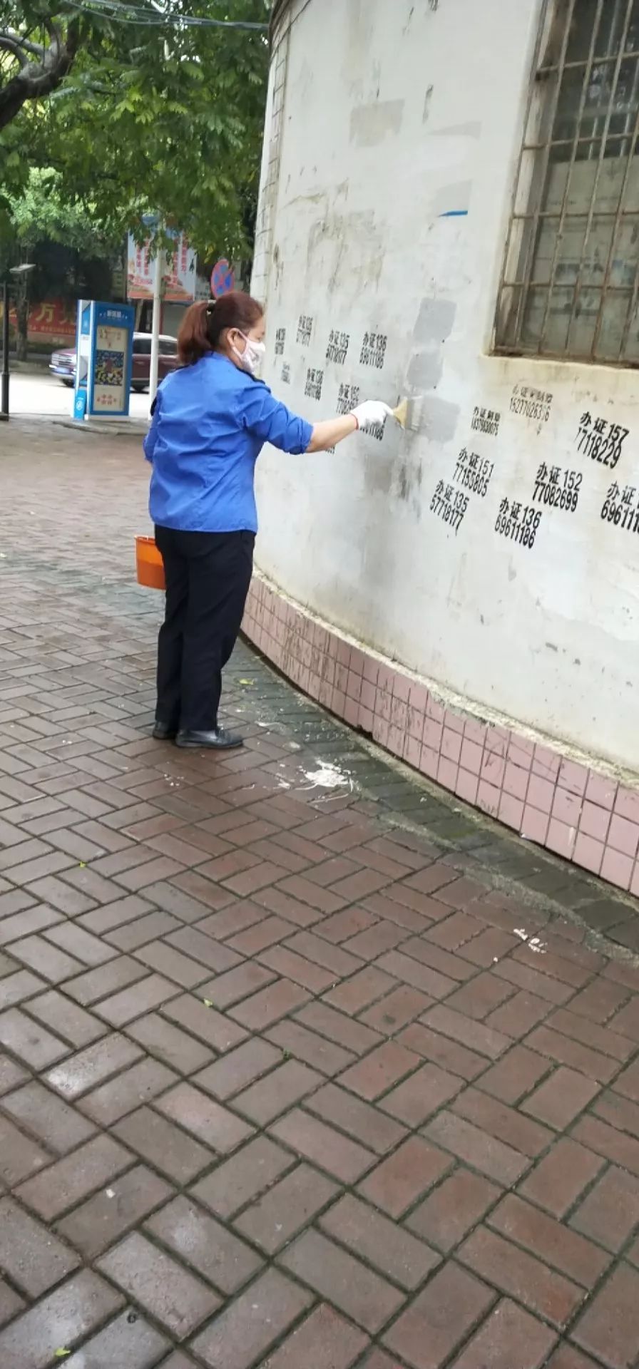 三城同创江州区综合执法局城管大队全面清理城市牛皮癣还市容干净面貌