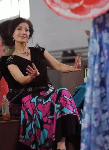 坚持30年不吃晚饭,这个62岁的中国美人令全世界落泪……_樊丽君