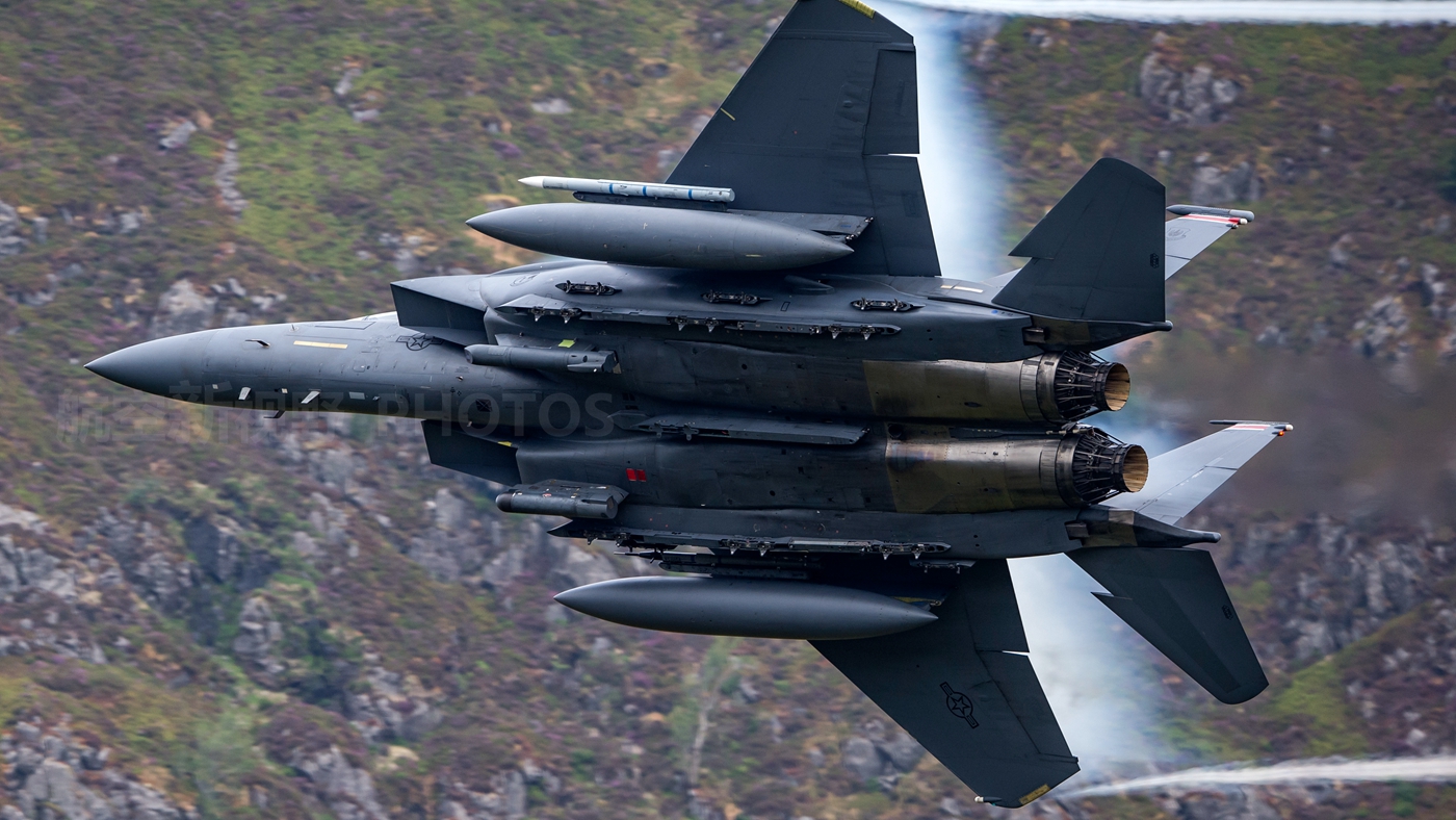 百看不厌的f15e战斗轰炸机音速峡谷高速飞行现代空军必练科目