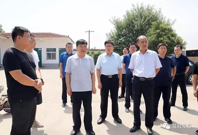 县委副书记,县长李培华一行在7处黄河"清四乱"拆迁现场实地督导