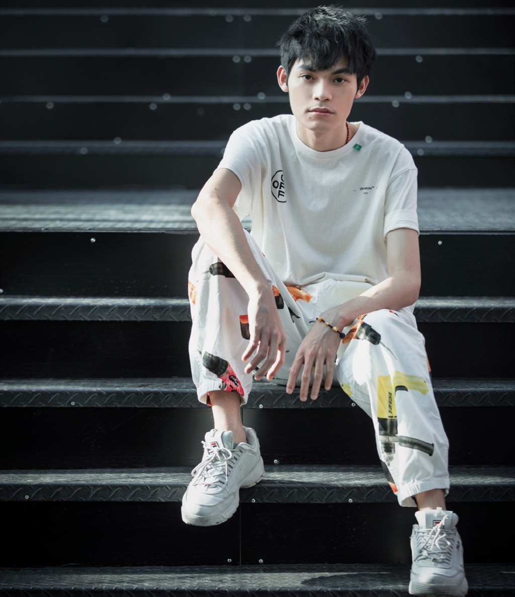 上单之光mouse作为lpl少有的几个酱字辈的选手,在玩家心中还是留下了