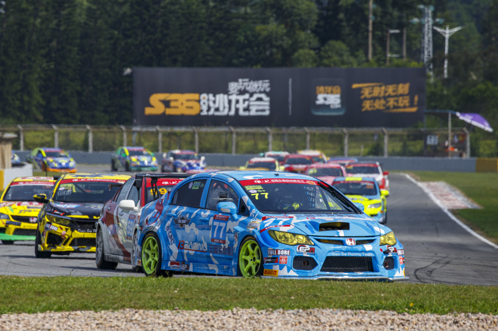 秋天是收获的季节,而冠军是每一位车手,每一支车队都渴望的荣誉.