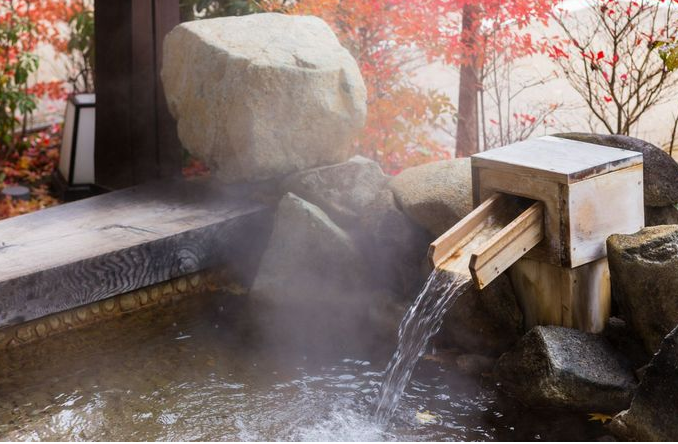 原创实拍日本温泉秘汤男女共浴一池但是通常男游客尴尬