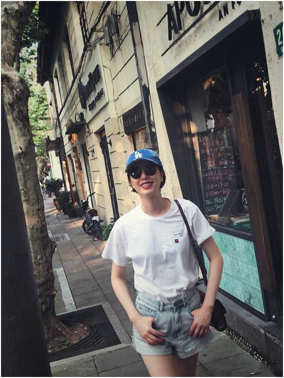 李亚鹏新女友私房照曝光,t恤搭超短裤大秀美腿,气质比前任还强?_susie