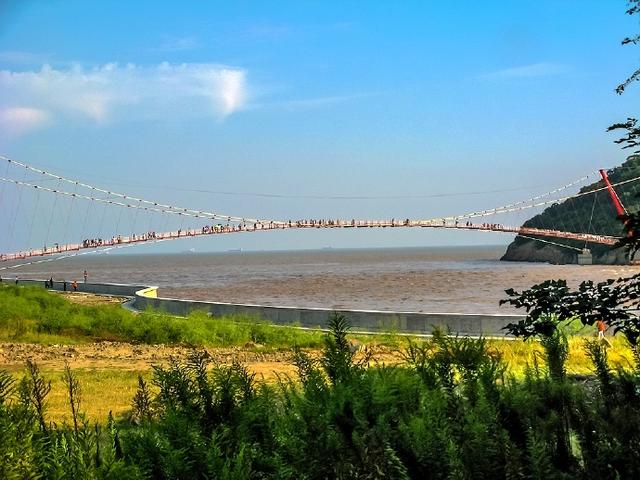 通天桥造型就像过去上海小囡常玩的游戏挑绷绷你觉得呢