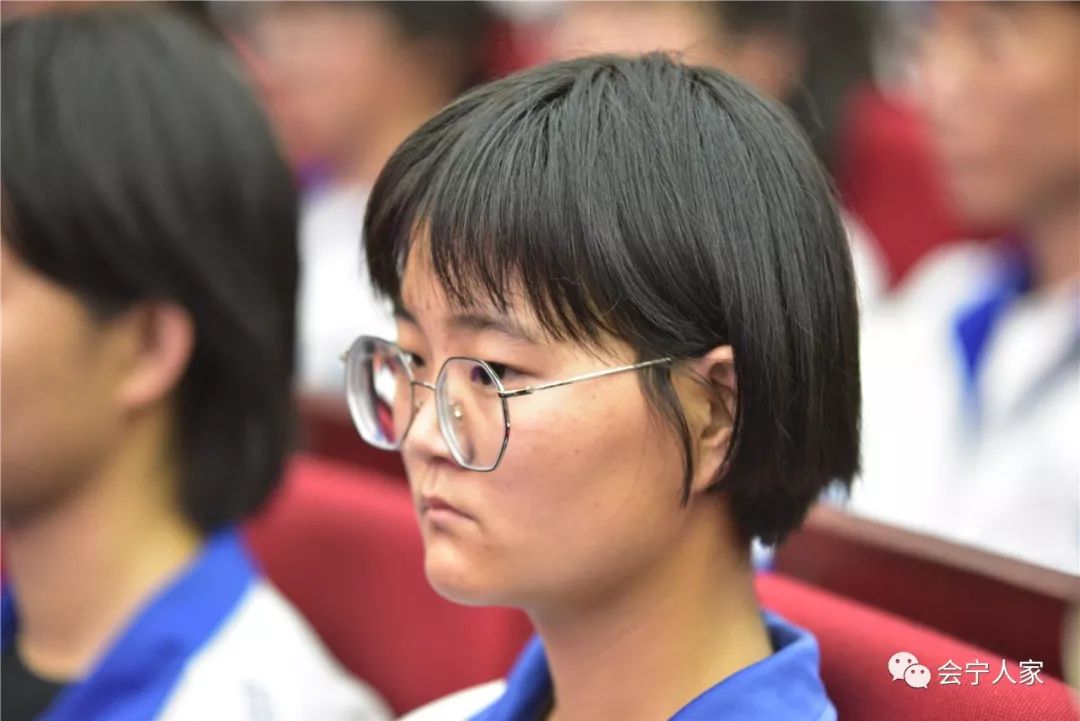 慈善会百万济寒门学子,企业家善行天下助单亲!_会宁县