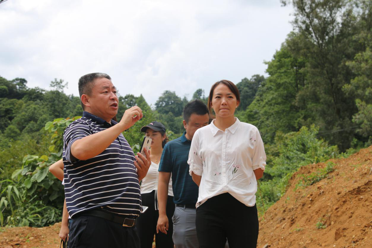 8月14日,共青团红河州委书记李媛到元阳县就基层团建工作进行调研