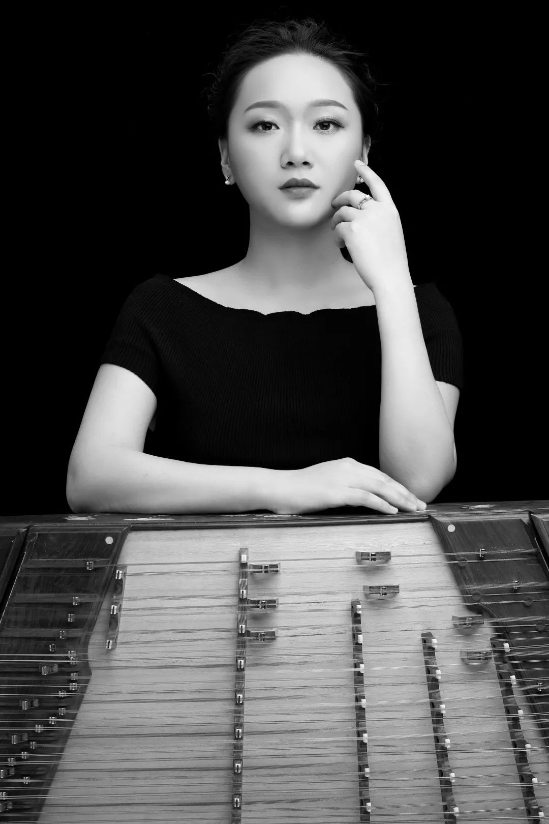 扬琴公社执行董事,亚洲扬琴协会副秘书长,民乐调音器app代言人及艺术