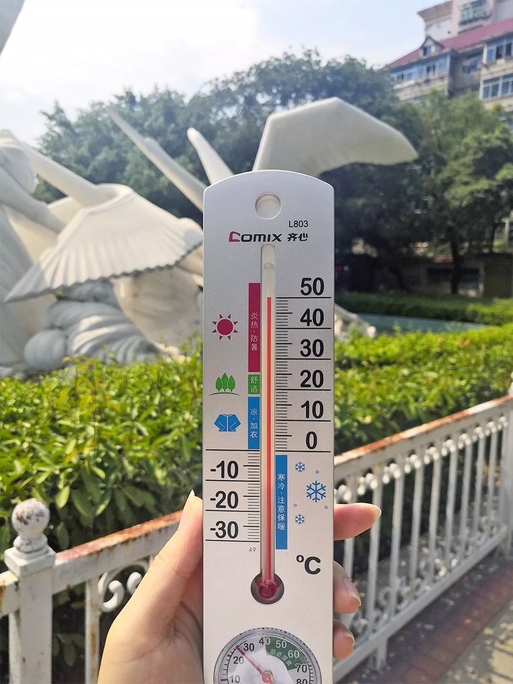 起飞公园▼14:00 pm77感觉自己就像被扔进锅底爆炒的猪油疯狂出汗