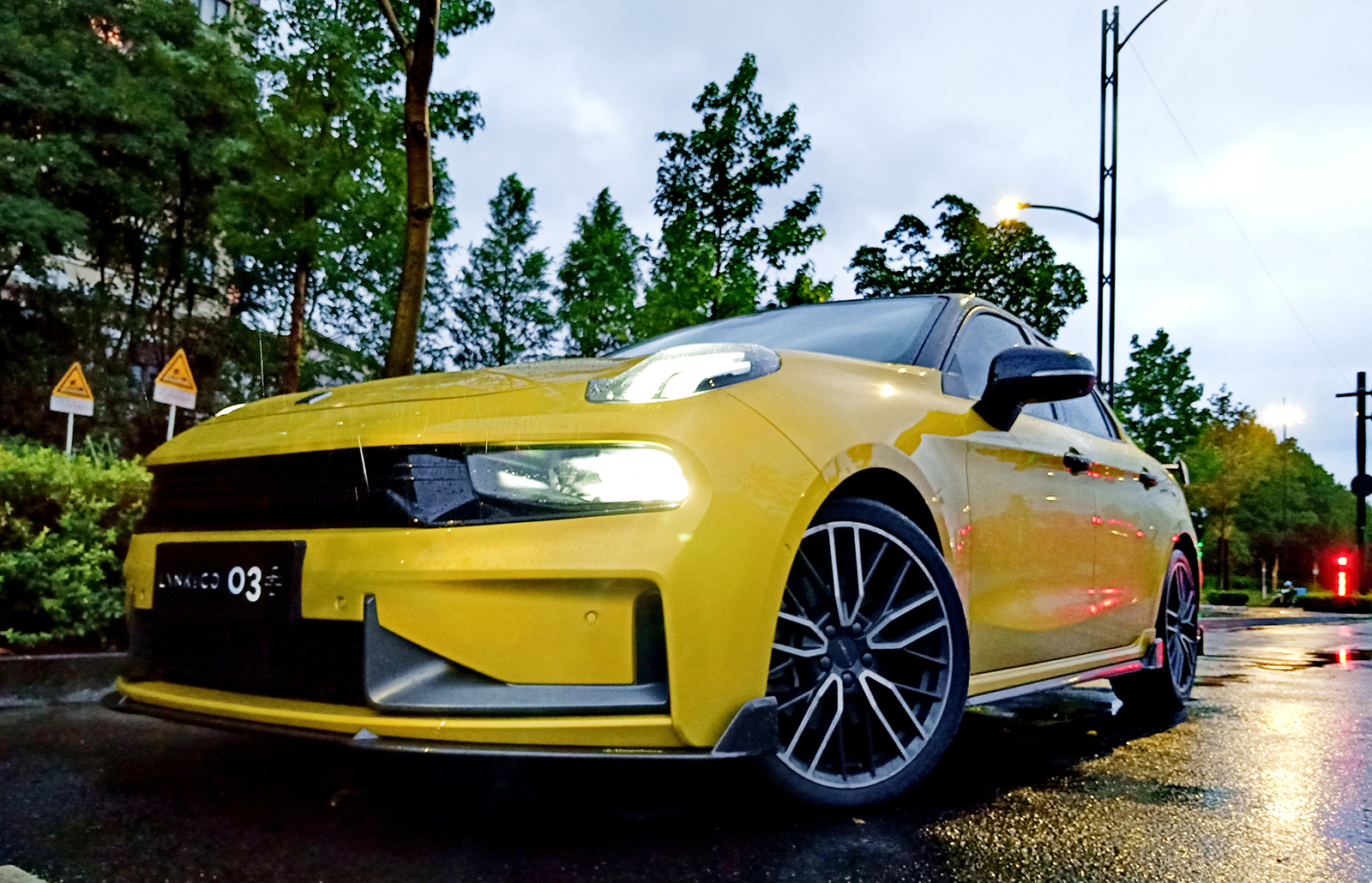 冒雨实拍领克03