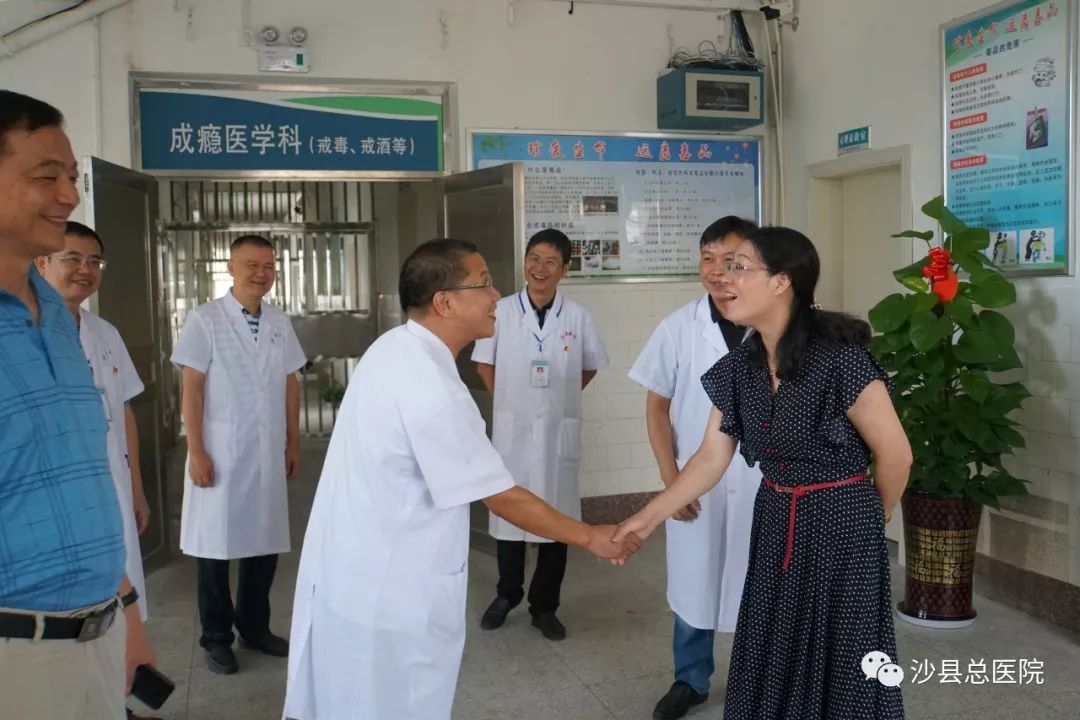 走访慰问中,郭副县长一行对我院医务人员在守护全县人民群众生命健康