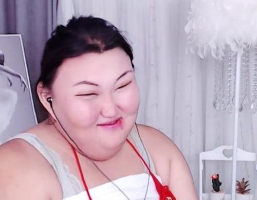 斗鱼乔碧萝二代直播间秀舞喜欢连麦和她连麦的女主播表情亮了