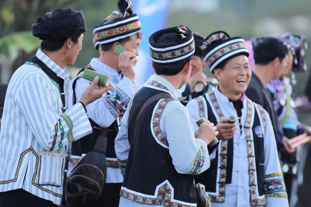 苗族二月二走亲节,八月八风情节,采花节查白歌节,毛杉树歌节;比如说