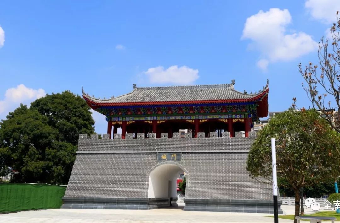 头条铭记历史70年前的今天全南县城解放