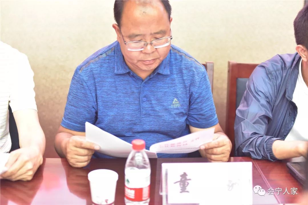 五中校长童毅2019年会宁县高考文科状元杨国伟作为受助代表做了发言.