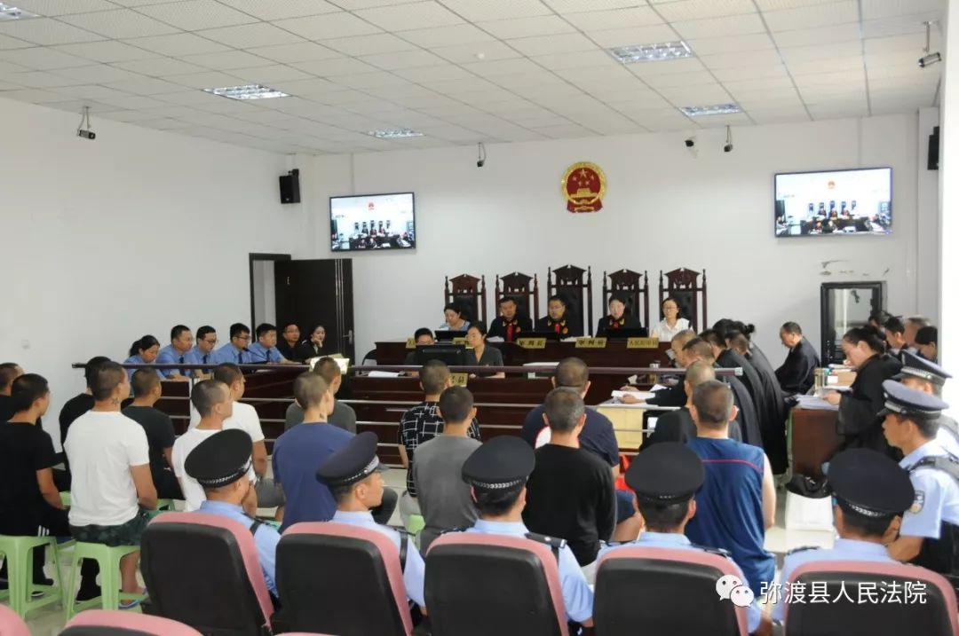 扫黑除恶大理一17人涉恶势力犯罪团伙公开受审